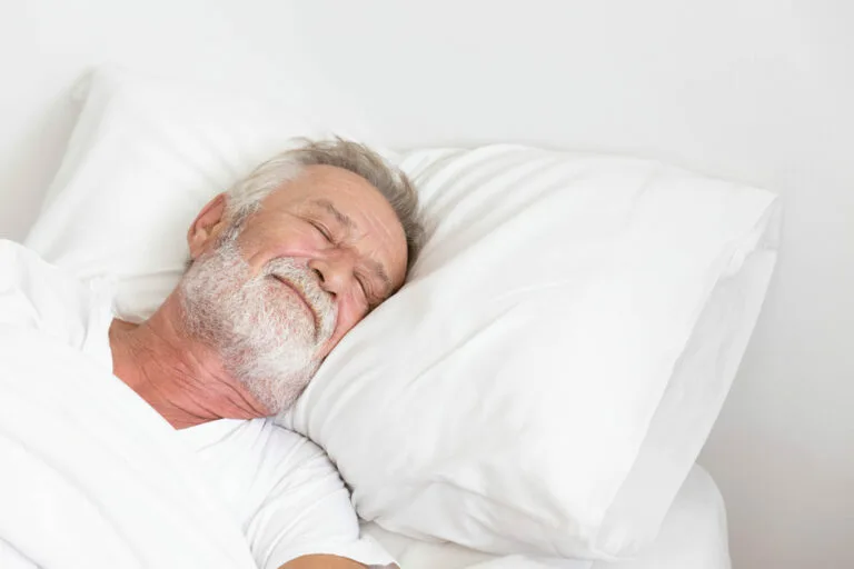 Guide d’achat sénior : Choix du meilleur oreiller rafraîchissant pour bien dormir
