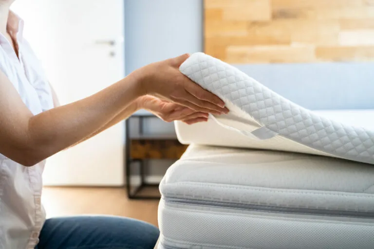 Matelas pour personne âgée : avis, comparatif et guide d’achat